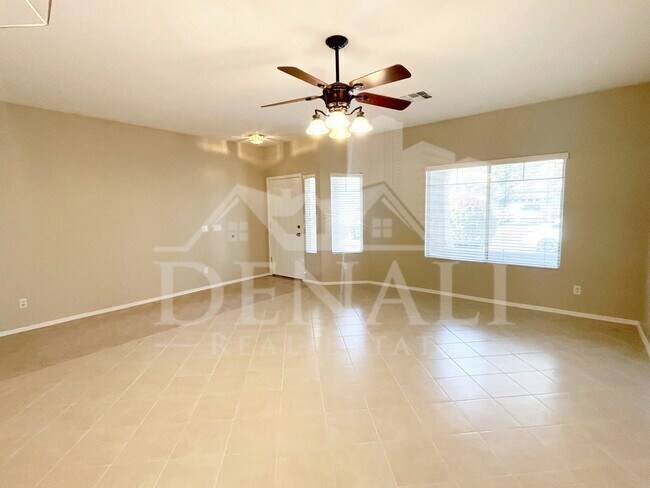 Foto del edificio - 8355 W Mary Ann Dr