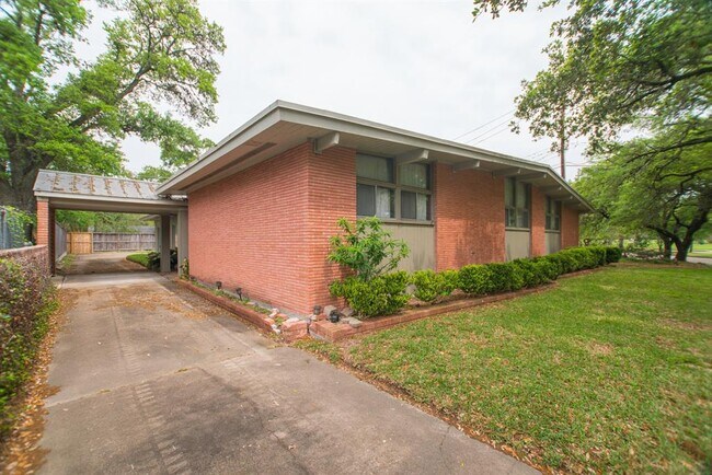 Foto del edificio - 3602 N Braeswood Blvd