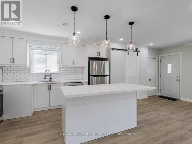 Building Photo - 139 Flora Dr