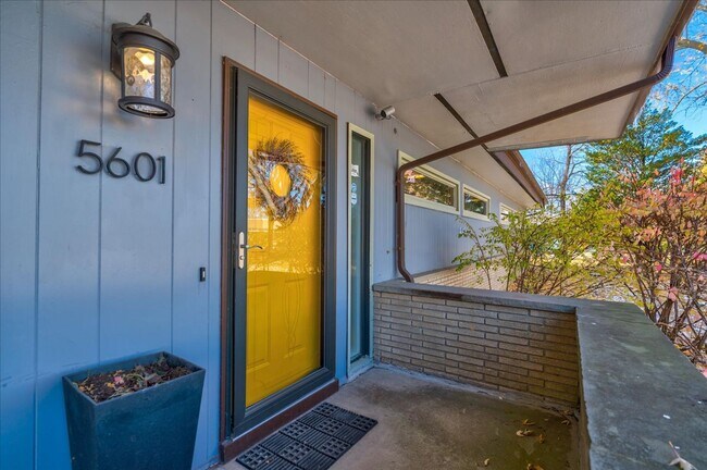 Foto del edificio - 5601 Russett Rd