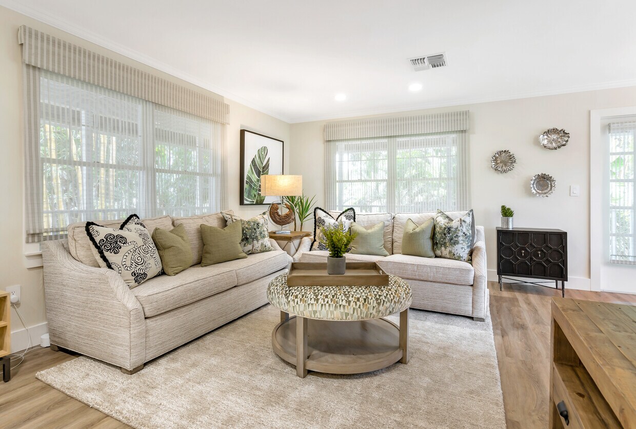 Living Room - 855 N Indian River Dr