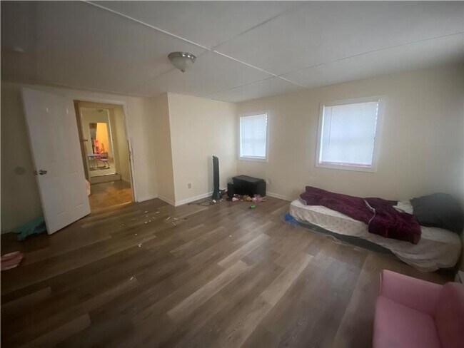 Foto del edificio - Comfortable living in this well-maintained 3-bedroom end unit home for rent