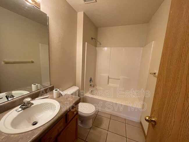 Building Photo - 4320 W La Siesta St