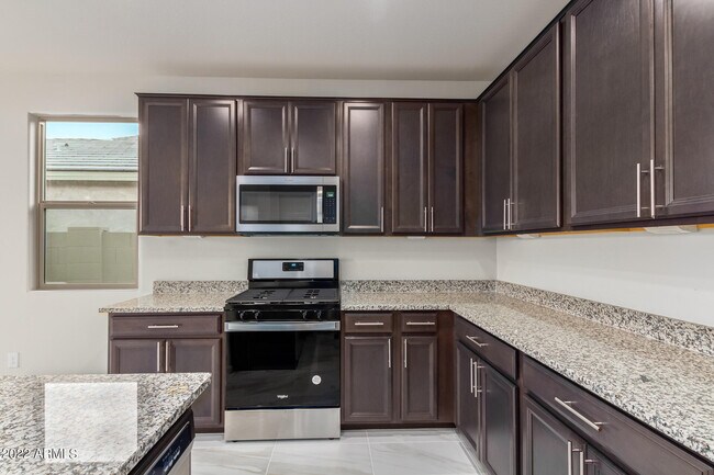 Foto del edificio - 6739 W Allen St