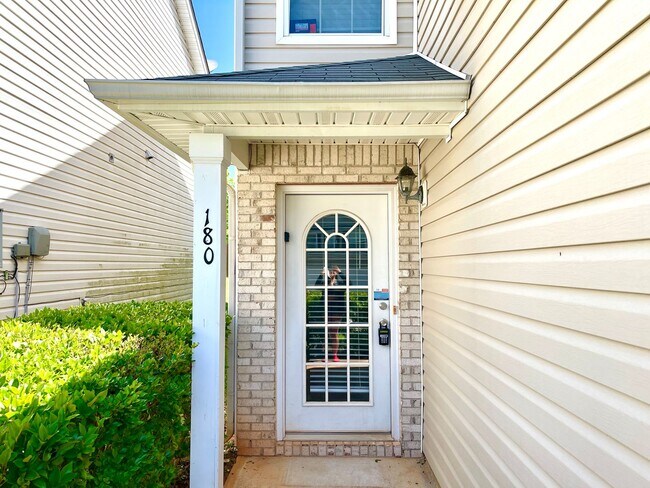 Foto del edificio - Introducing the Perfect 3-Bedroom 2.5-Bath...