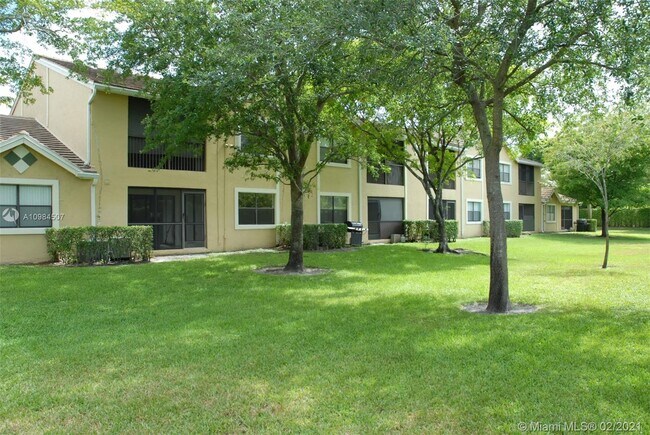 Building Photo - 9649 Riverside Dr