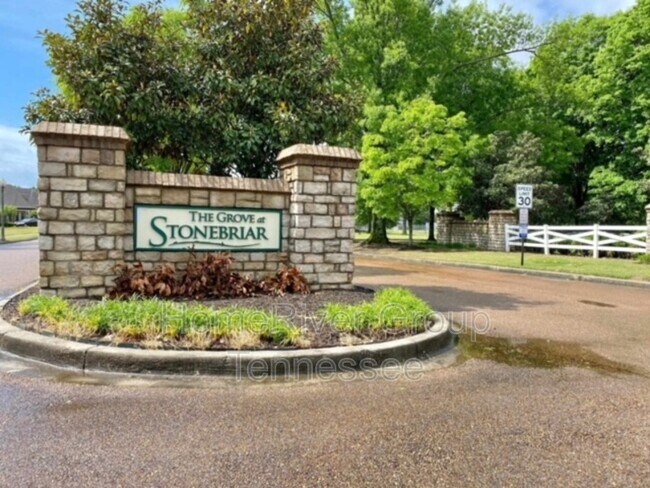 Foto del edificio - 5400 Riverstone Dr