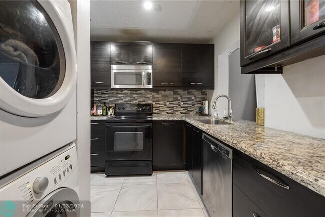 Foto del edificio - 7410 Woodmont Terrace