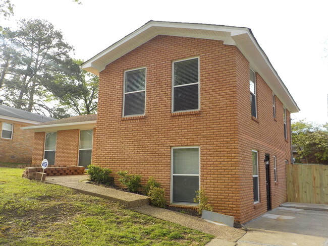 Building Photo - 6821 W 32nd St. Little Rock, AR 72204