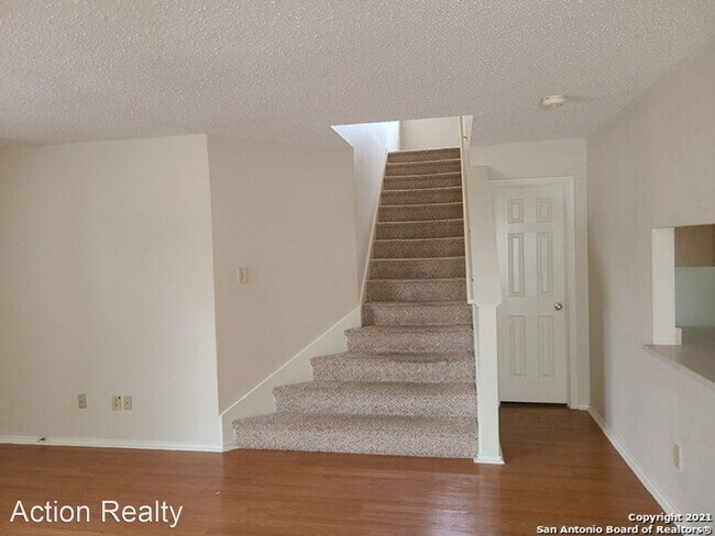 Building Photo - 3 br, 2.5 bath House - 10010 Sandbrook Hill