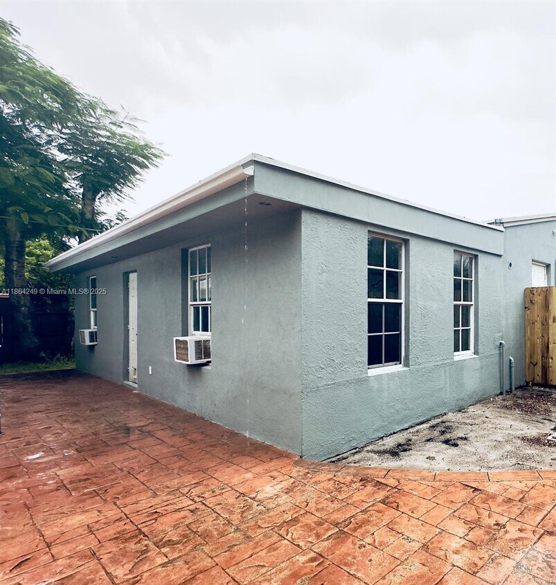 Foto principal - 1185 NW 125th St