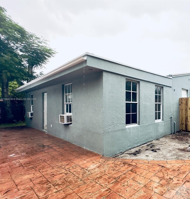 Building Photo - 1185 NW 125th St