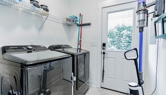 Foto del edificio - Beautiful 3/2 Available June 1st!