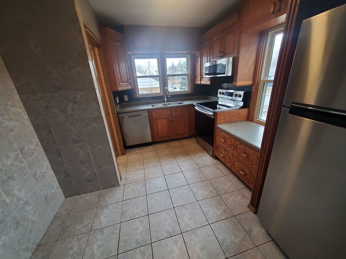 Primary Photo - 2 Bedroom, 1 Bathroom home with detached g...