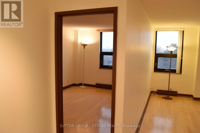 Photo du bâtiment - 2019 Carling Ave