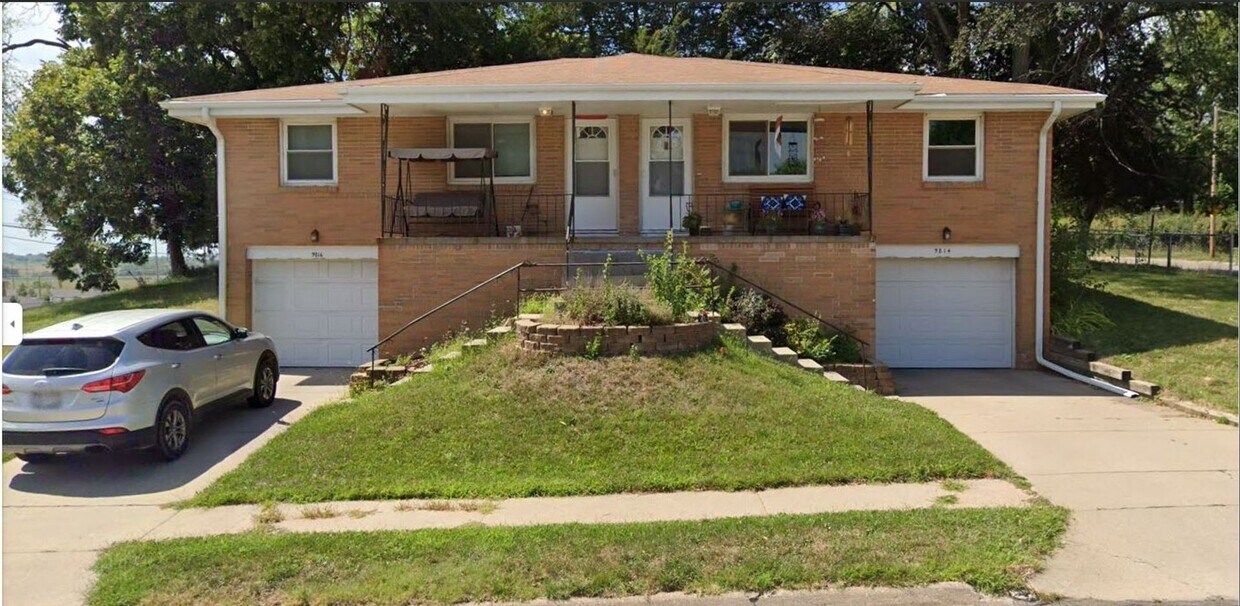Primary Photo - 9814-9816 Linden Ave