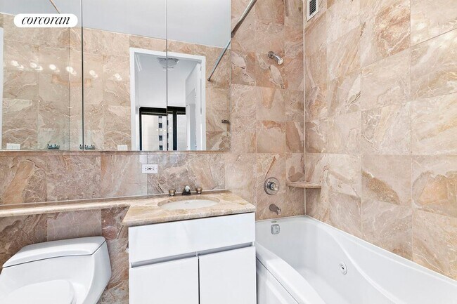 Foto del edificio - 150 E 57th St