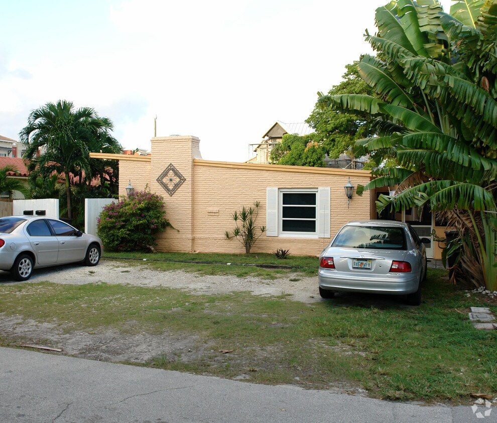 Foto del edificio - 1111 N Victoria Park Rd
