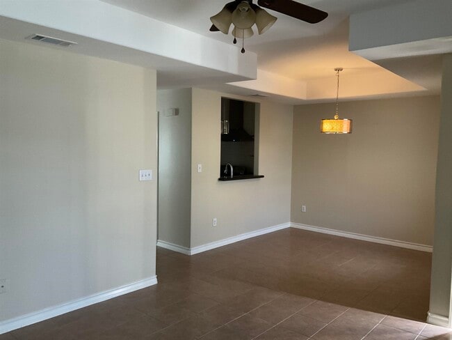 Building Photo - 1014 Ranchway Dr