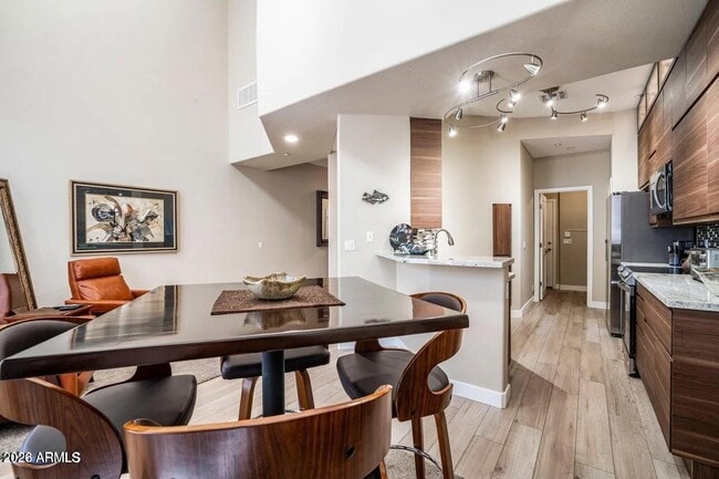 Building Photo - 2019 E Campbell Ave