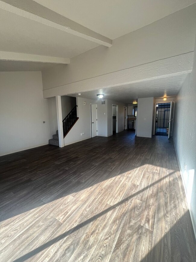 Building Photo - 329 S 40th Pl