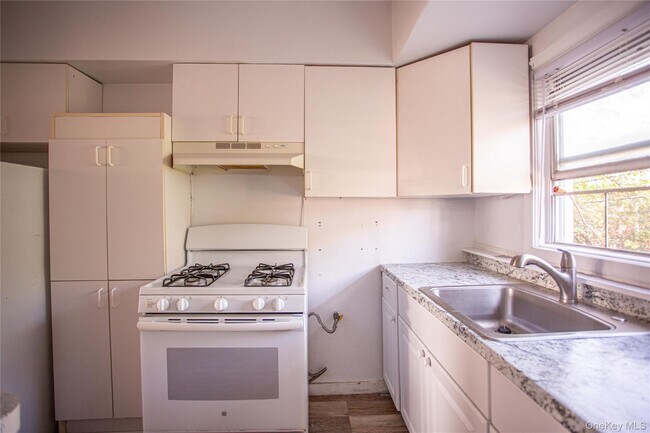 Foto del edificio - 325 Shore Rd