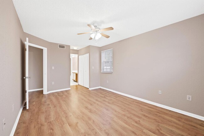 Foto del edificio - 2861 N Oakland Forest Dr