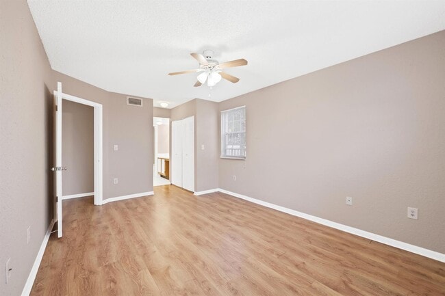 Building Photo - 2861 N Oakland Forest Dr