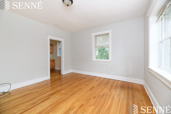 Building Photo - 5 Sherborn Ct