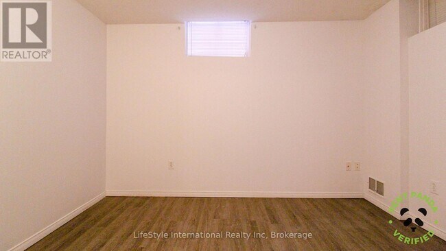 Building Photo - 404 Grange Rd