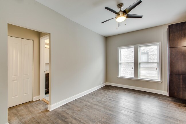 Building Photo - 842 E 53rd St
