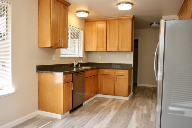 Building Photo - 943 Miramonte Ave