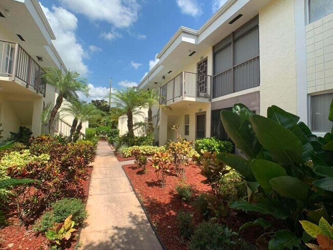 Building Photo - 14905 Wedgefield Dr