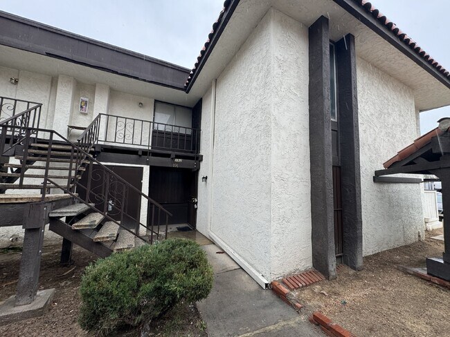 Building Photo - "Modern 3 Bed, 2 Bath Condo in the Heart o...