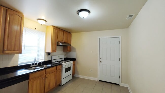 Building Photo - 4201 S Albany Ave