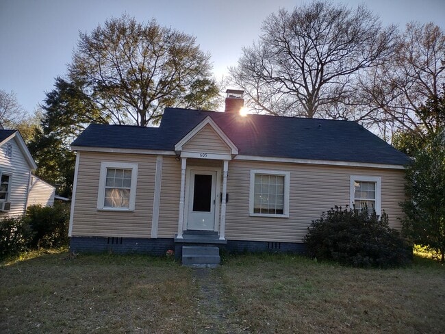 Adorable Two Bedroom Home in Edgewood! - Adorable Two Bedroom Home in Edgewood!