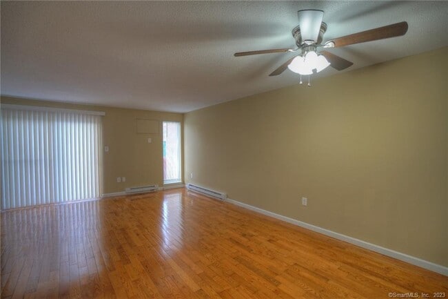 Building Photo - 528 Shennecossett Rd