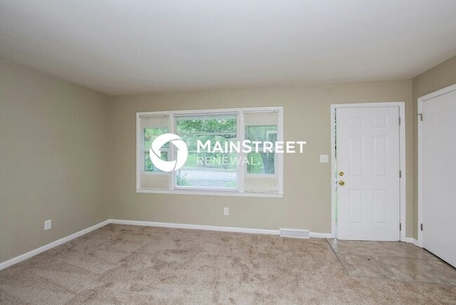 Building Photo - 3 Bedroom Pet-Friendly Home in Charlotte, NC with Main Street Renewal