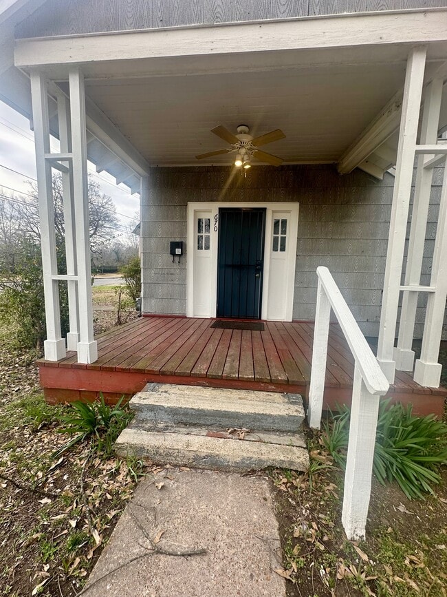 Foto del edificio - 670 Goodman St