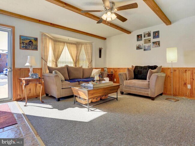 Foto del edificio - 16 Colonial Dr