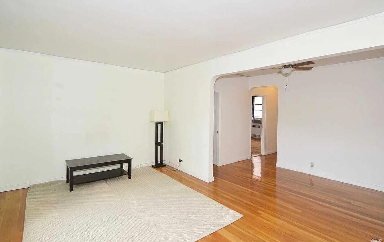 Foto principal - 67-35 Yellowstone Blvd