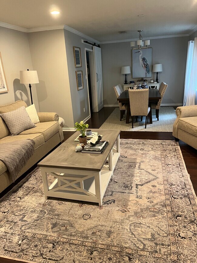 Foto del edificio - 1211 Cliffdale Dr