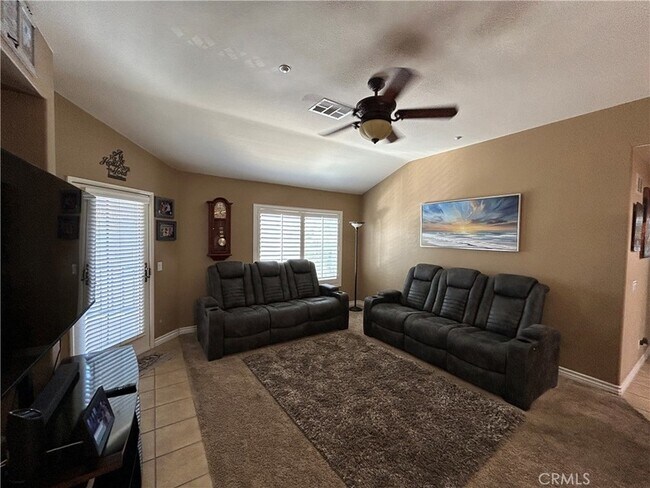 Foto del edificio - 41696 Woodridge Ave