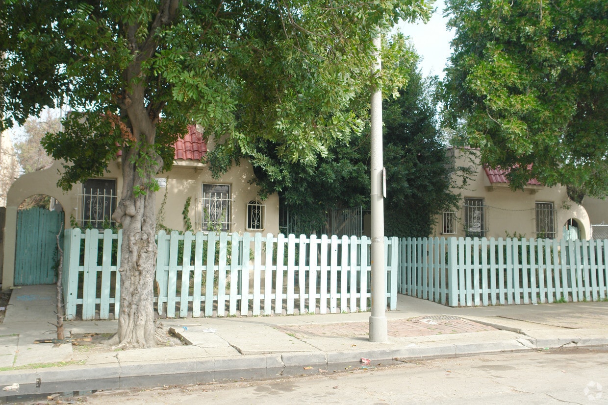 Building Photo - 4457-4463 Willow Brook Ave