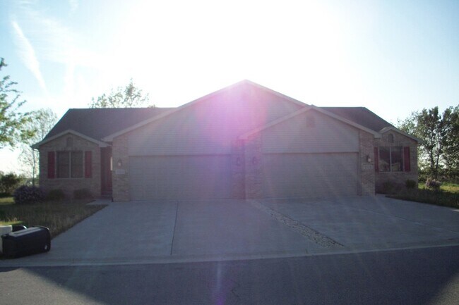 Foto del edificio - 332 Cassidy Ct