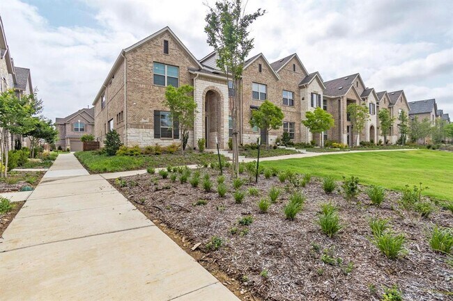 Building Photo - 568 Ballustrade Dr
