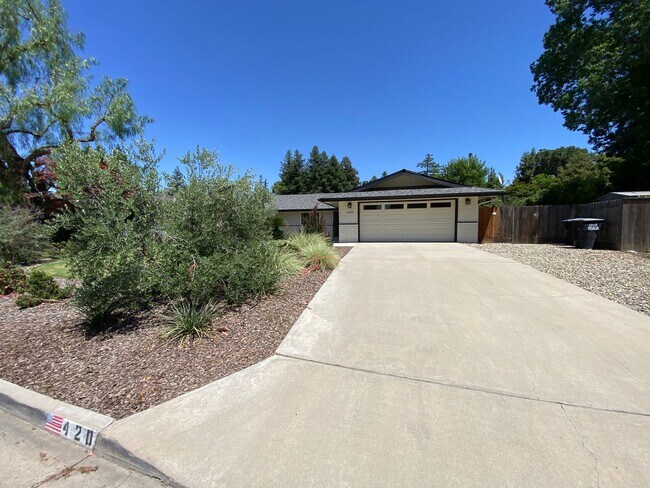 Foto del edificio - Ravishing Green Acres home available now!