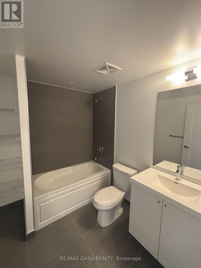 Photo du bâtiment - 2545-2545 Simcoe St N