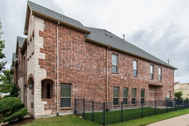 Building Photo - 6060 Pisa Ln