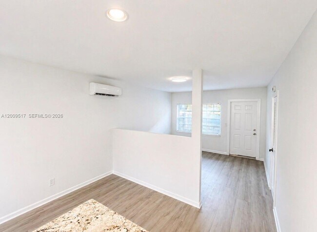 Foto del edificio - 1121 NE 2nd St